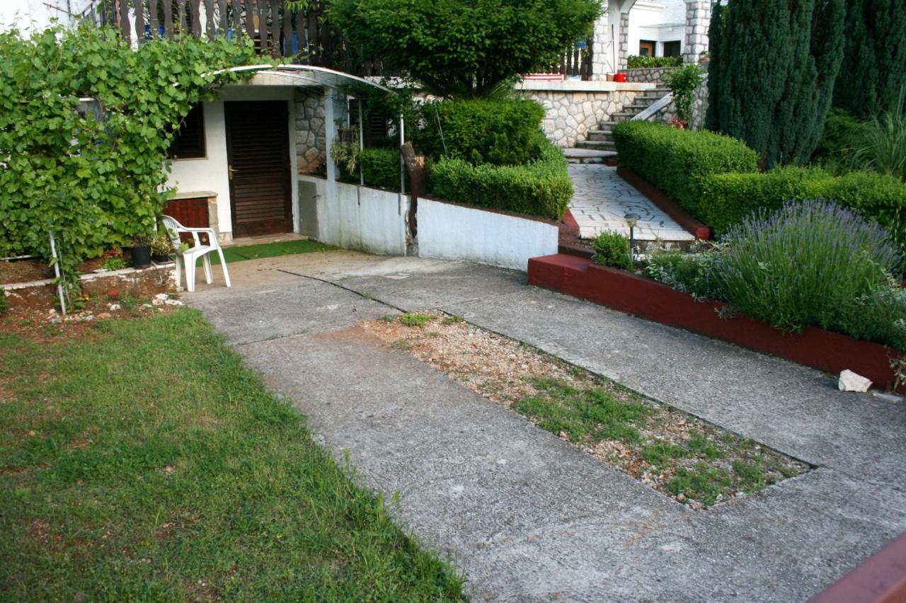 Apartments With A Parking Space Njivice, Krk - 5320 Exterior photo